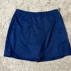 IZOD Petite skort navy blue zip and cross buckle